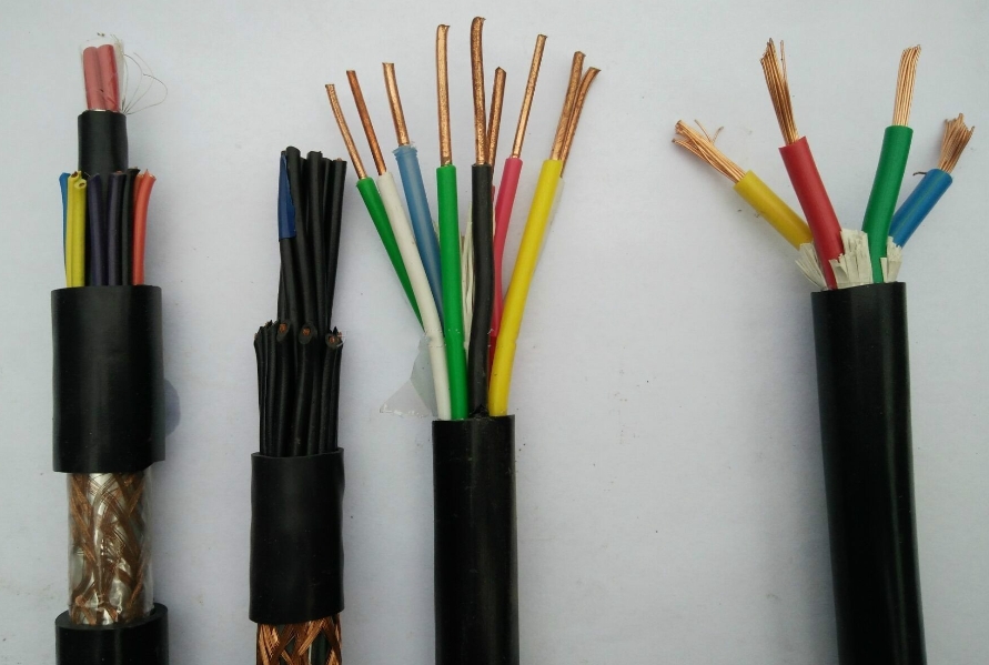 處理廣東起聯(lián)電纜進水的方法是預防.jpg 處理廣東起聯(lián)電纜進水的方法是預防.jpg